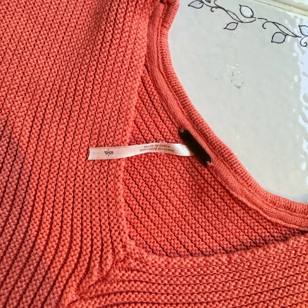 Free People La Brea V-Neck Sweater in Coral - Size Small